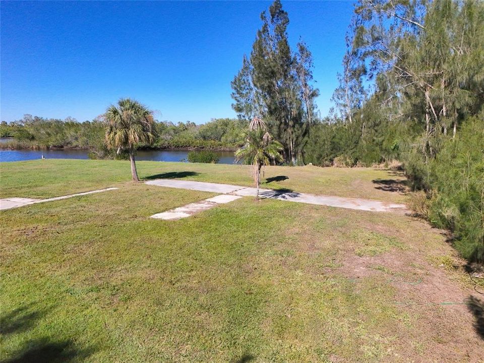 На продажу: $259,000 (0.96 acres)