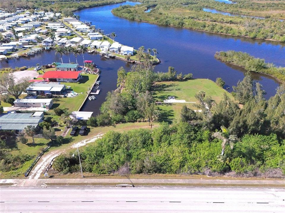 На продажу: $259,000 (0.96 acres)