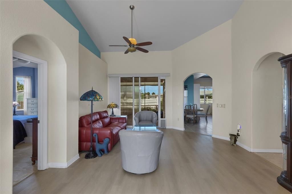 En Venta: $419,900 (3 camas, 2 baños, 1868 Pies cuadrados)