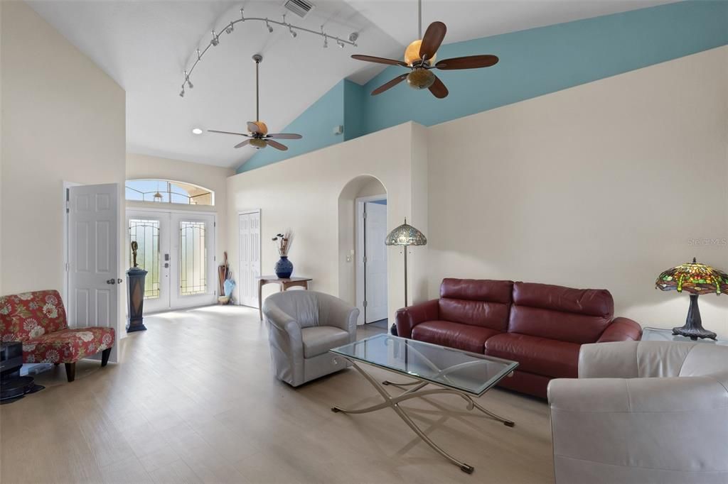 En Venta: $419,900 (3 camas, 2 baños, 1868 Pies cuadrados)