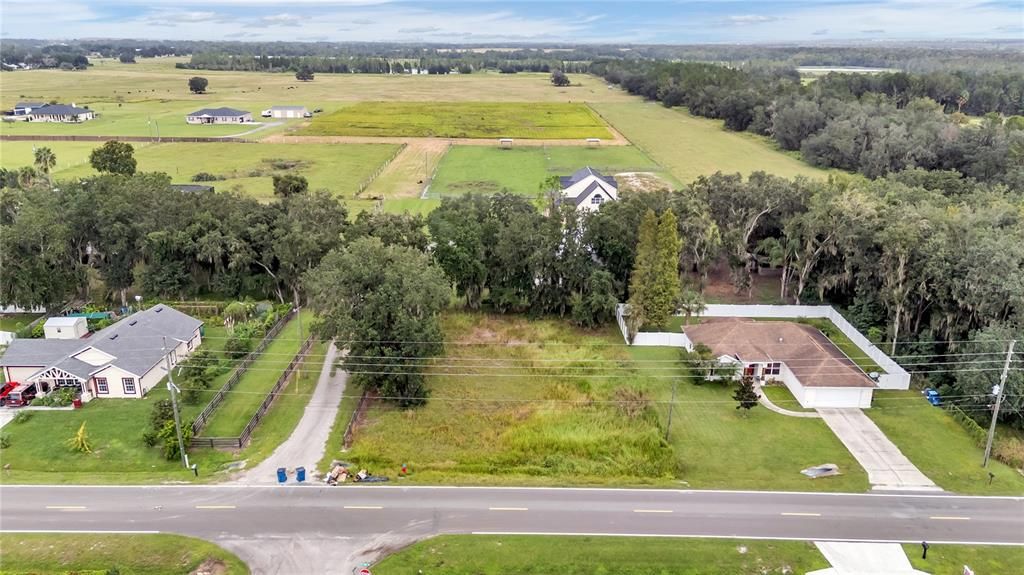 На продажу: $44,000 (0.28 acres)