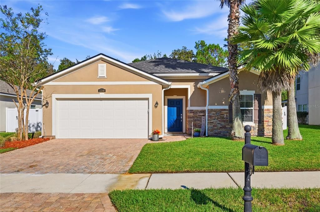 For Sale: $325,000 (3 beds, 2 baths, 1548 Square Feet)