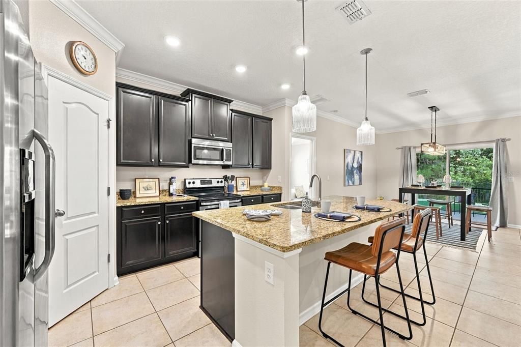 For Sale: $325,000 (3 beds, 2 baths, 1548 Square Feet)
