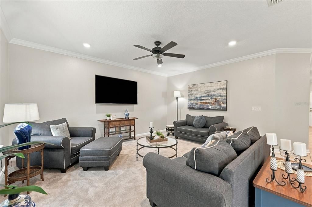 For Sale: $325,000 (3 beds, 2 baths, 1548 Square Feet)