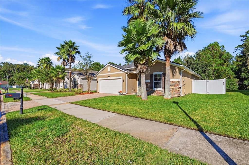 For Sale: $325,000 (3 beds, 2 baths, 1548 Square Feet)