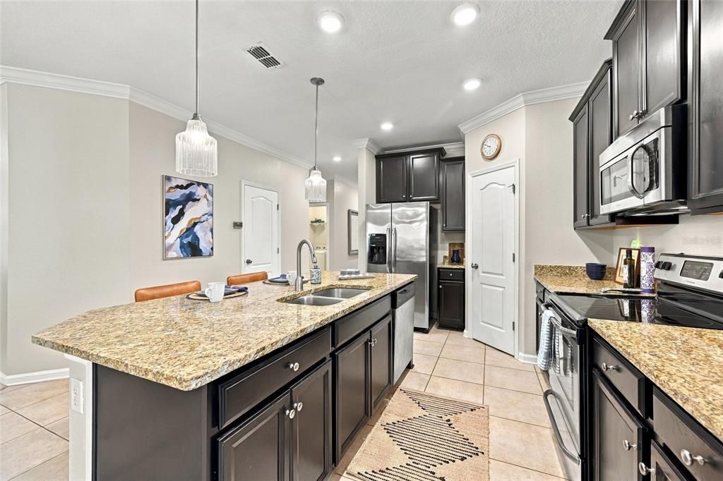 For Sale: $325,000 (3 beds, 2 baths, 1548 Square Feet)