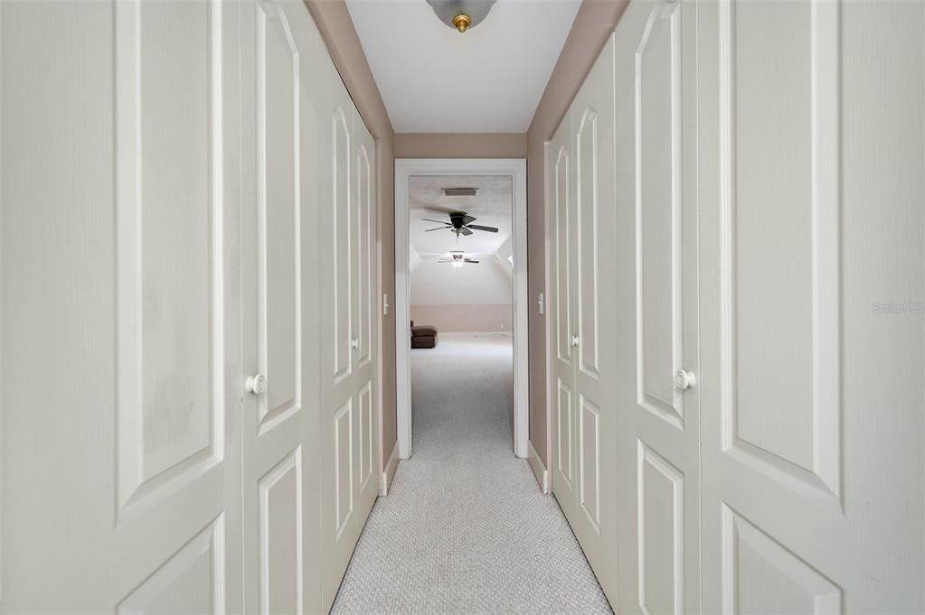 En Venta: $899,000 (4 camas, 3 baños, 4206 Pies cuadrados)