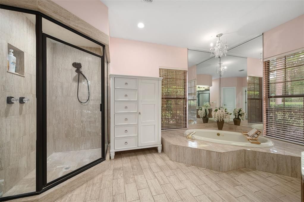 En Venta: $899,000 (4 camas, 3 baños, 4206 Pies cuadrados)