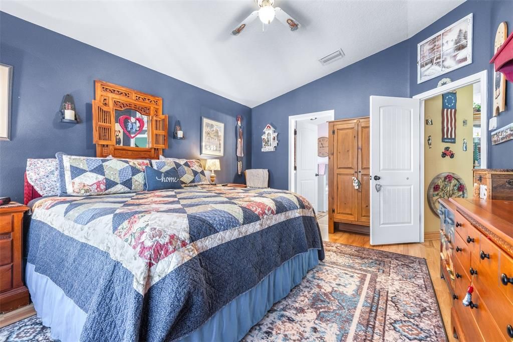 For Sale: $350,000 (4 beds, 2 baths, 1665 Square Feet)