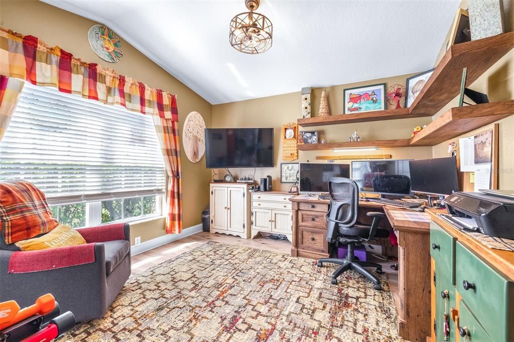 For Sale: $350,000 (4 beds, 2 baths, 1665 Square Feet)