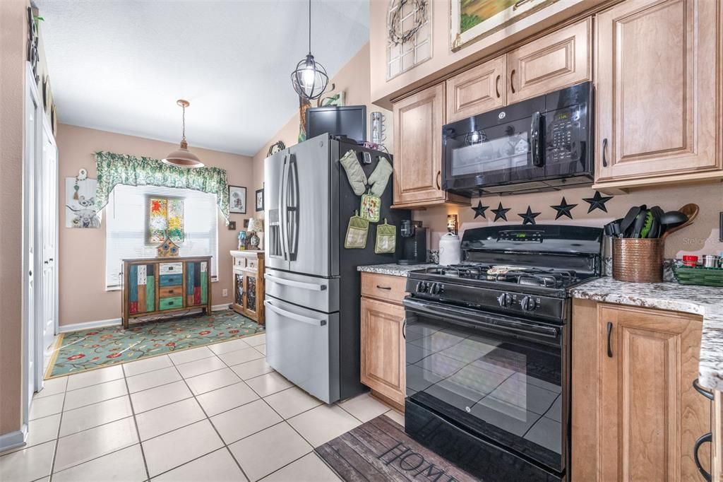 For Sale: $350,000 (4 beds, 2 baths, 1665 Square Feet)
