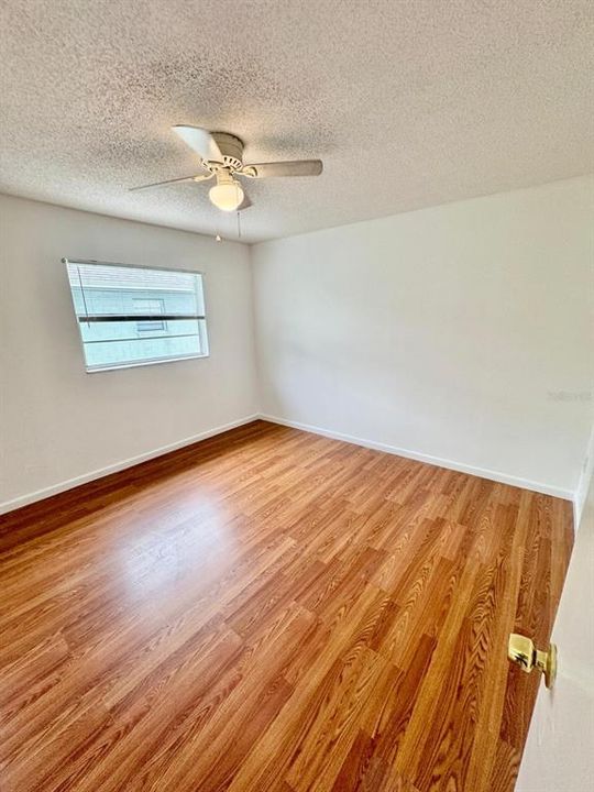 For Sale: $133,000 (2 beds, 1 baths, 784 Square Feet)
