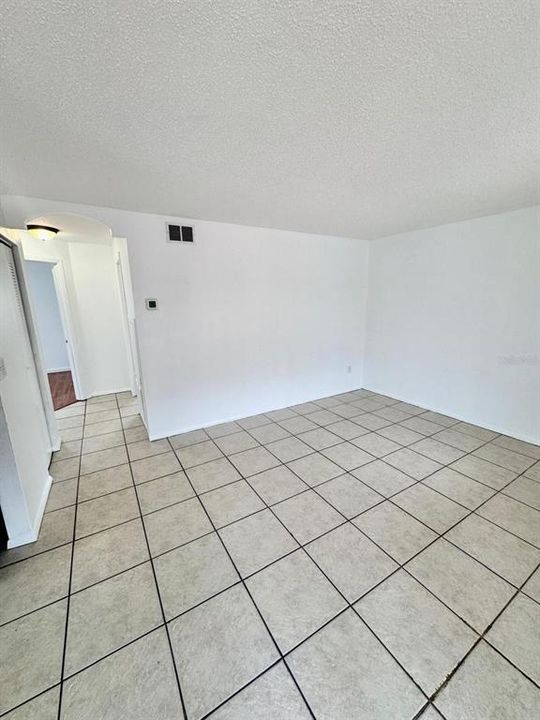 For Sale: $133,000 (2 beds, 1 baths, 784 Square Feet)
