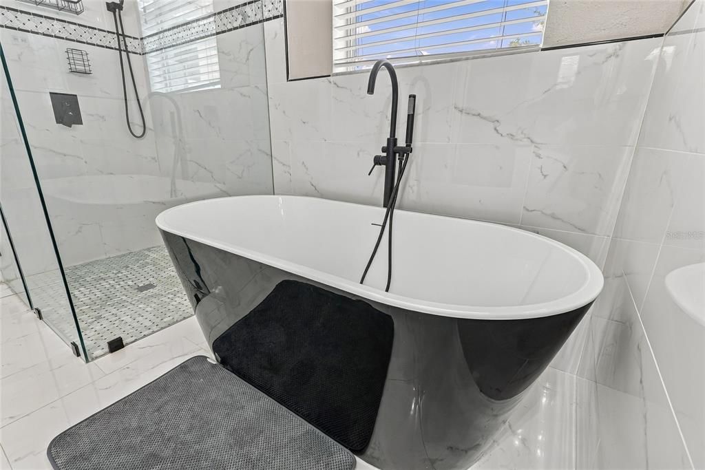 For Sale: $530,000 (4 beds, 2 baths, 2222 Square Feet)