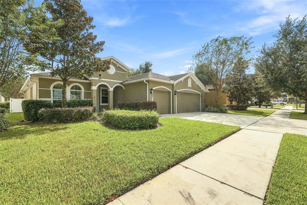 For Sale: $530,000 (4 beds, 2 baths, 2222 Square Feet)