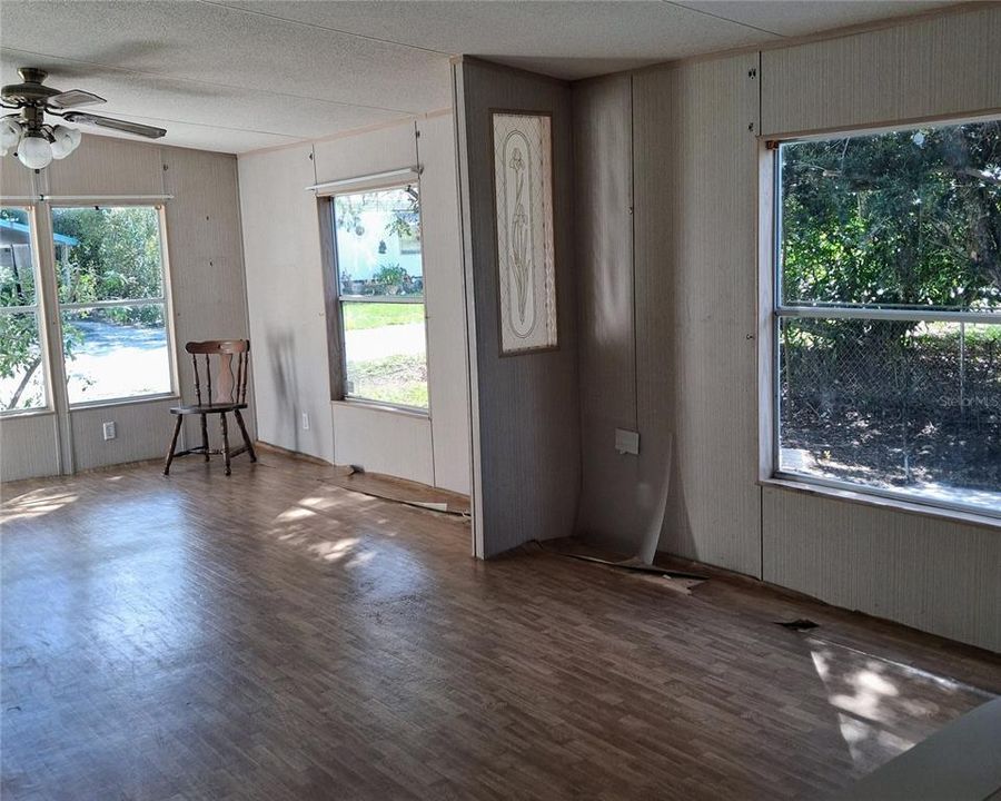 For Sale: $120,000 (2 beds, 2 baths, 1088 Square Feet)