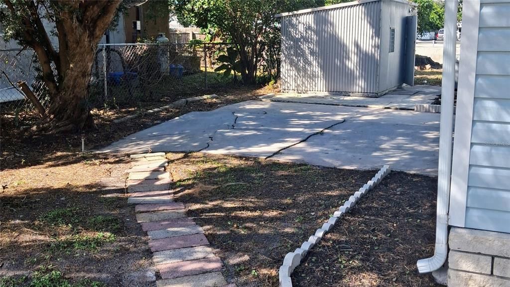 For Sale: $120,000 (2 beds, 2 baths, 1088 Square Feet)