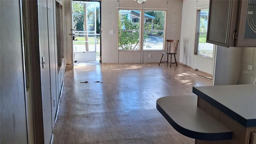 For Sale: $120,000 (2 beds, 2 baths, 1088 Square Feet)