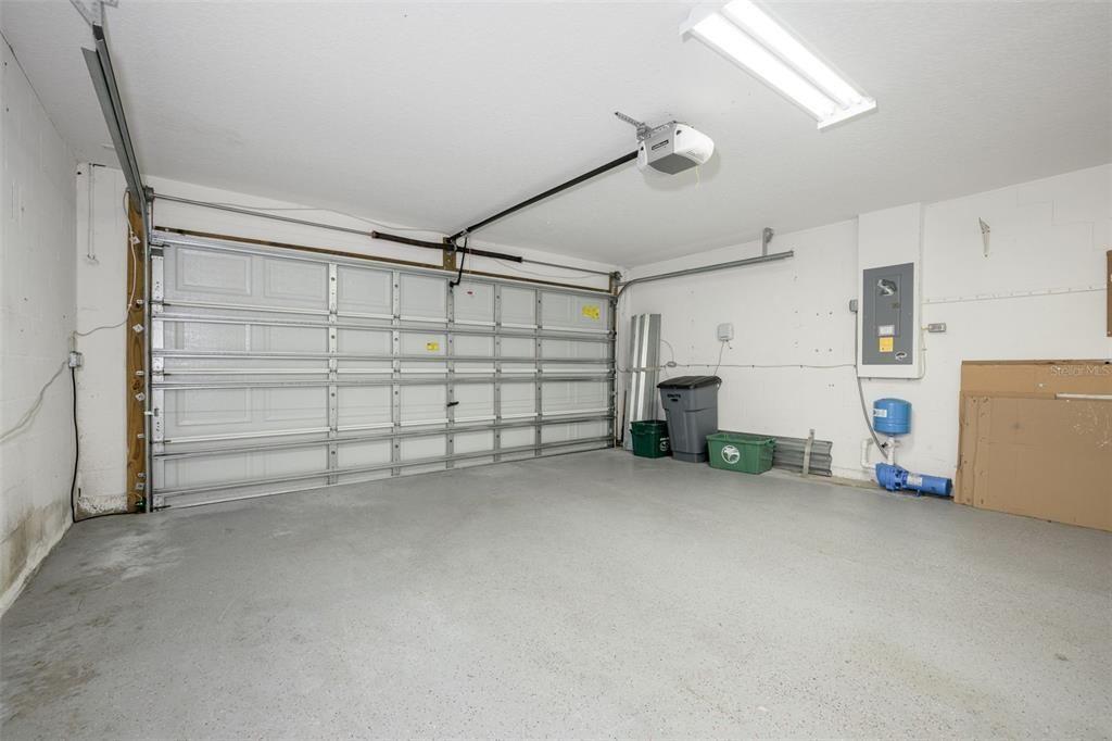 На продажу: $349,900 (4 спален, 2 ванн, 2250 Квадратных фут)