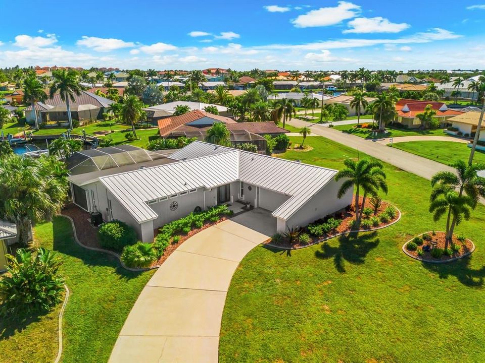For Sale: $649,900 (3 beds, 2 baths, 1748 Square Feet)
