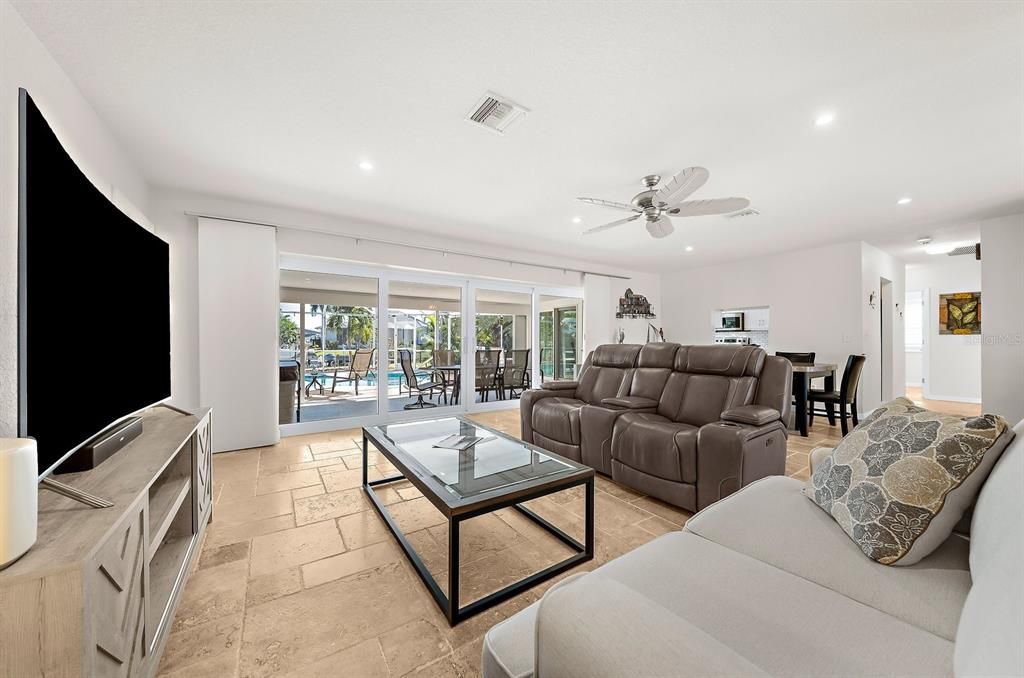 For Sale: $649,900 (3 beds, 2 baths, 1748 Square Feet)