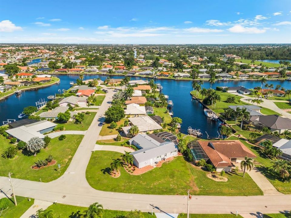 For Sale: $649,900 (3 beds, 2 baths, 1748 Square Feet)
