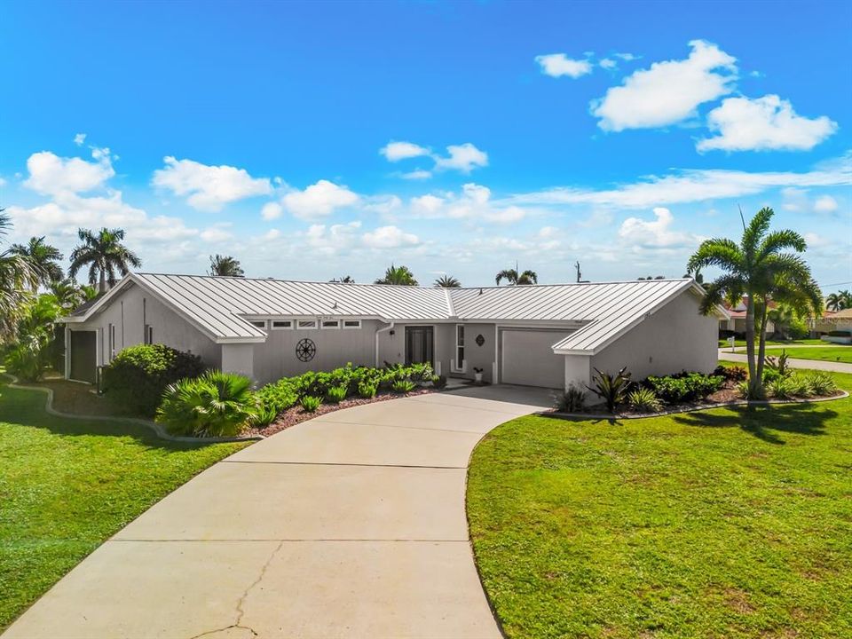 For Sale: $649,900 (3 beds, 2 baths, 1748 Square Feet)