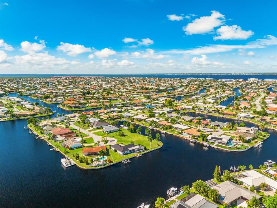 For Sale: $649,900 (3 beds, 2 baths, 1748 Square Feet)