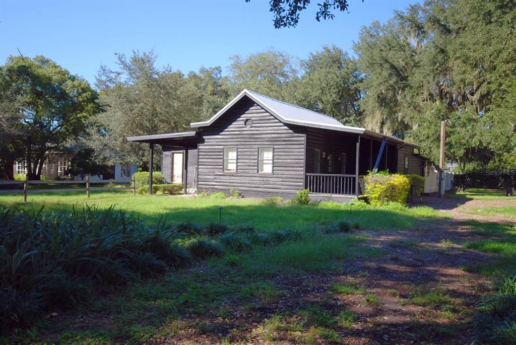 For Sale: $200,000 (4 beds, 1 baths, 1904 Square Feet)