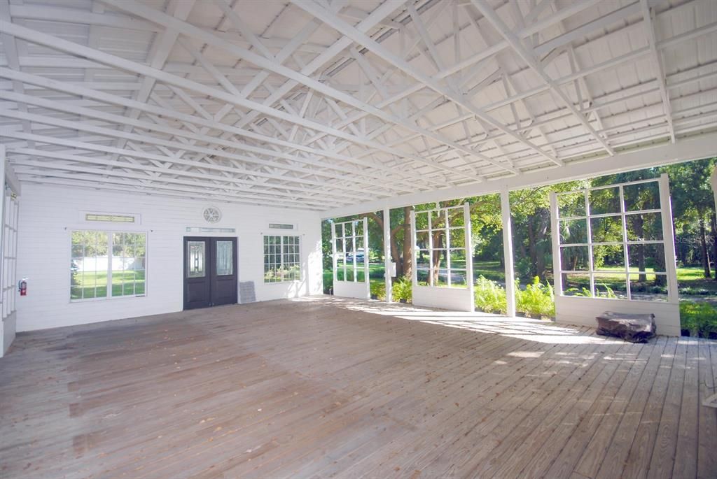 For Sale: $200,000 (4 beds, 1 baths, 1904 Square Feet)