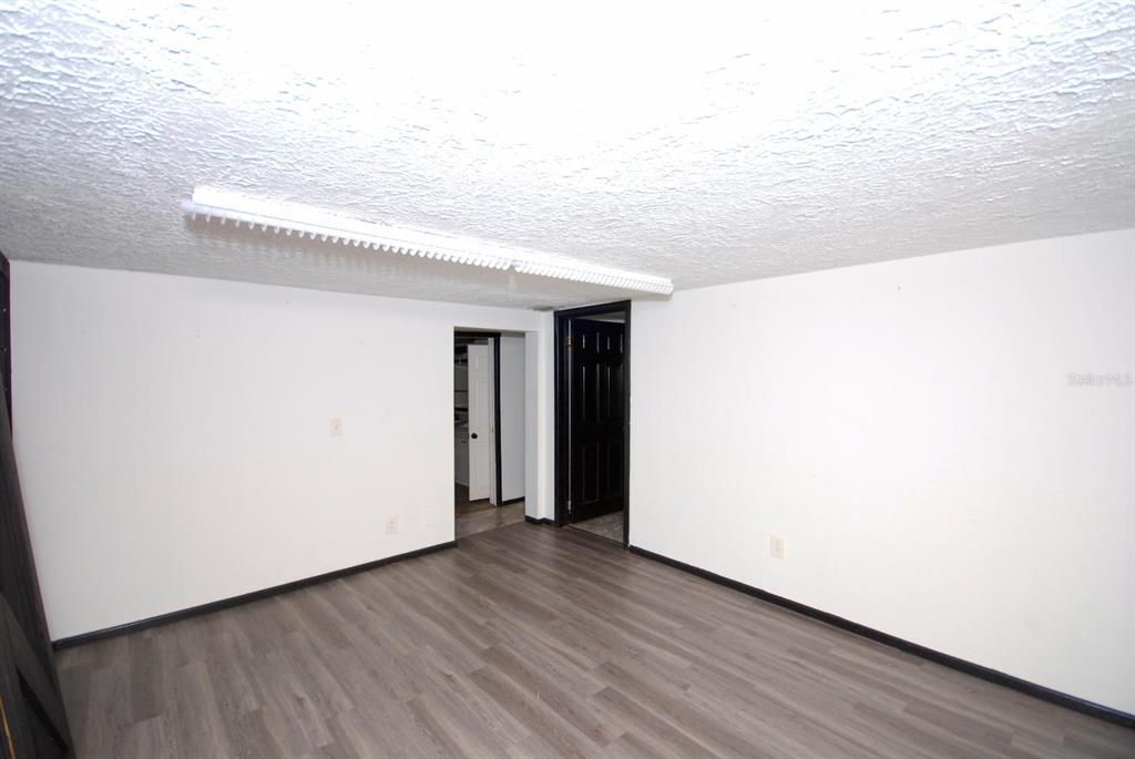 For Sale: $200,000 (4 beds, 1 baths, 1904 Square Feet)