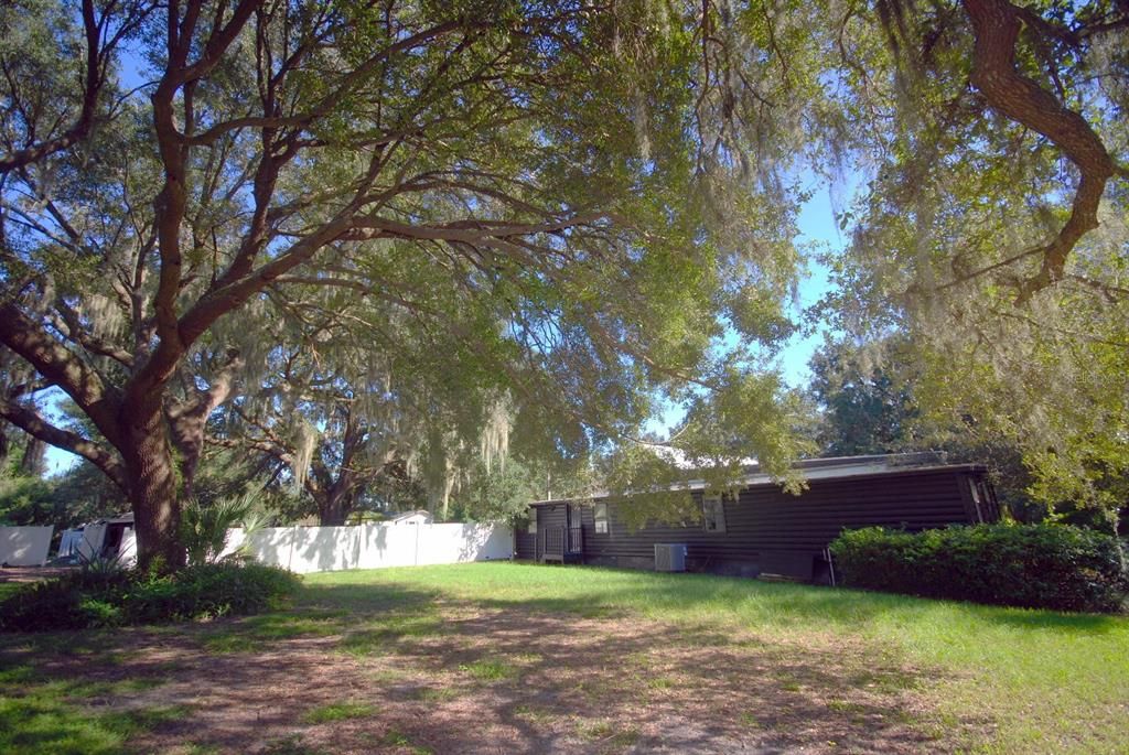 For Sale: $200,000 (4 beds, 1 baths, 1904 Square Feet)