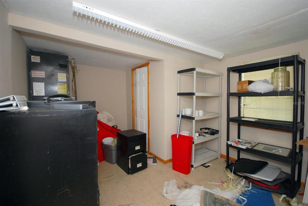 For Sale: $200,000 (4 beds, 1 baths, 1904 Square Feet)