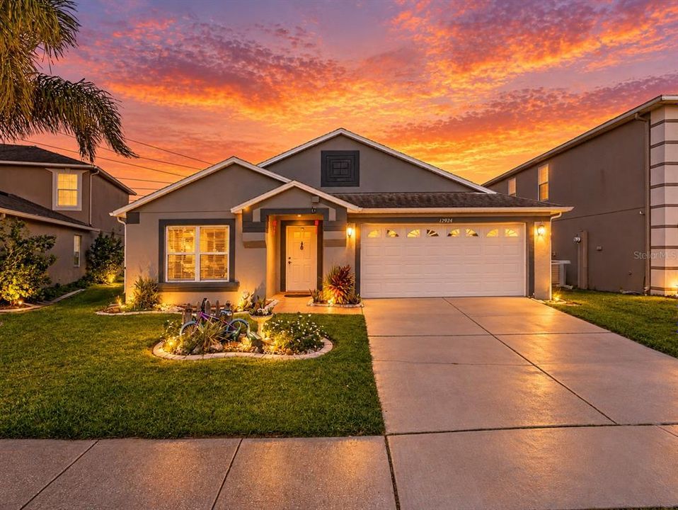 For Sale: $409,000 (4 beds, 2 baths, 1934 Square Feet)