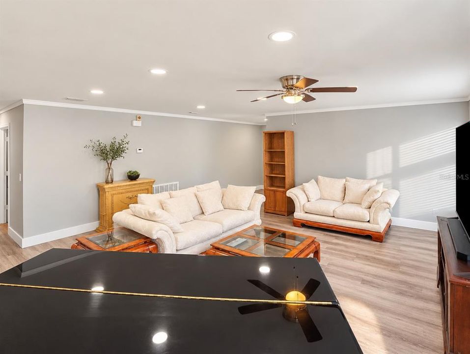 For Sale: $409,000 (4 beds, 2 baths, 1934 Square Feet)