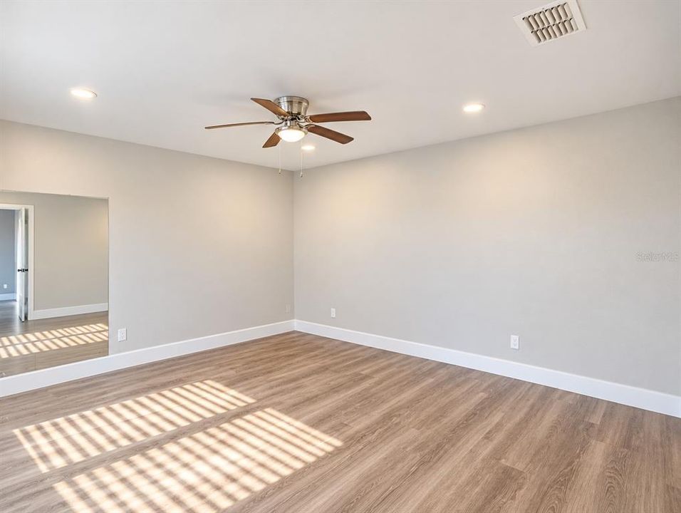 For Sale: $409,000 (4 beds, 2 baths, 1934 Square Feet)