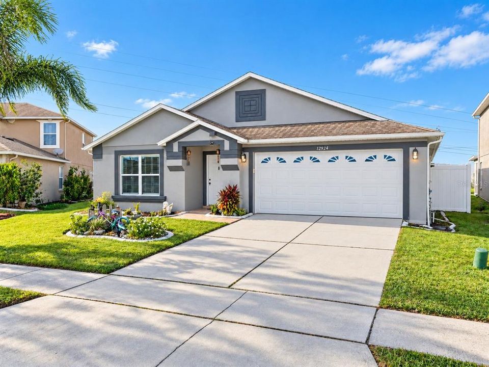For Sale: $409,000 (4 beds, 2 baths, 1934 Square Feet)