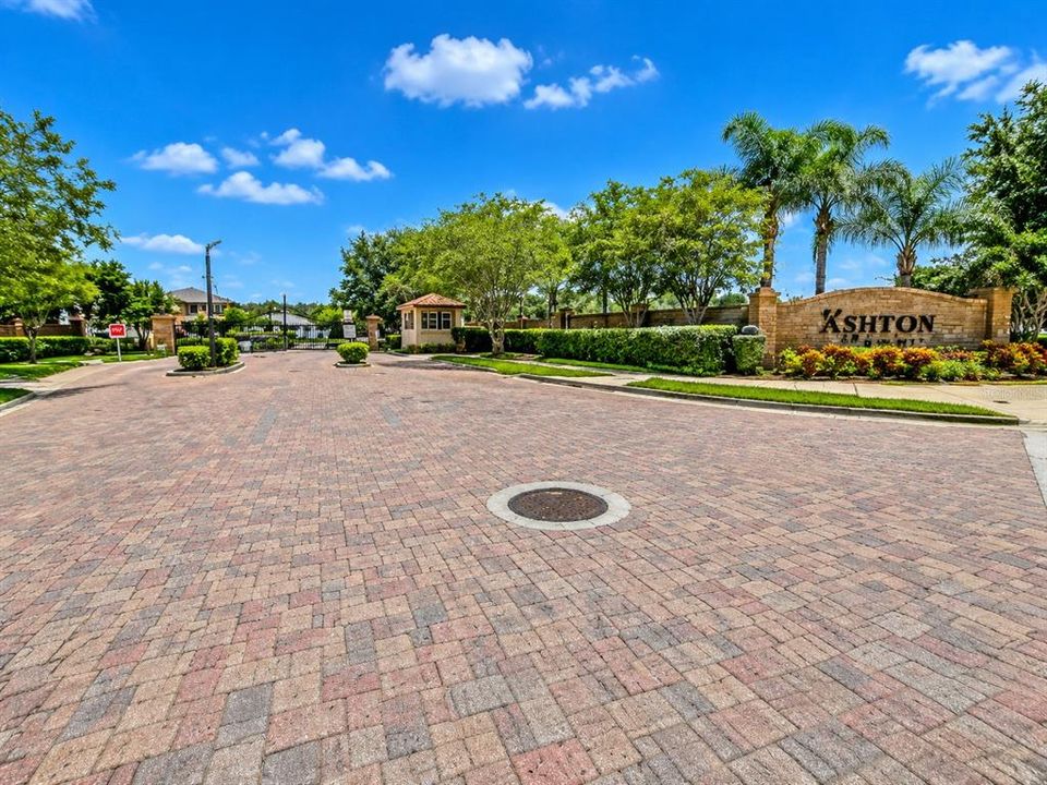 For Sale: $409,000 (4 beds, 2 baths, 1934 Square Feet)