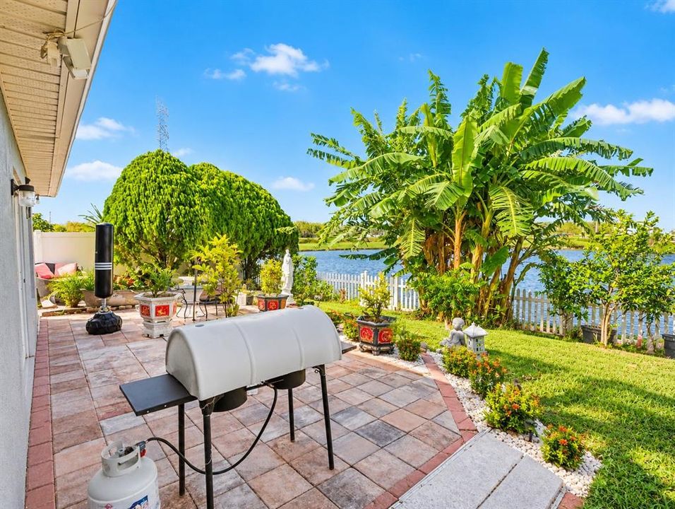 For Sale: $409,000 (4 beds, 2 baths, 1934 Square Feet)