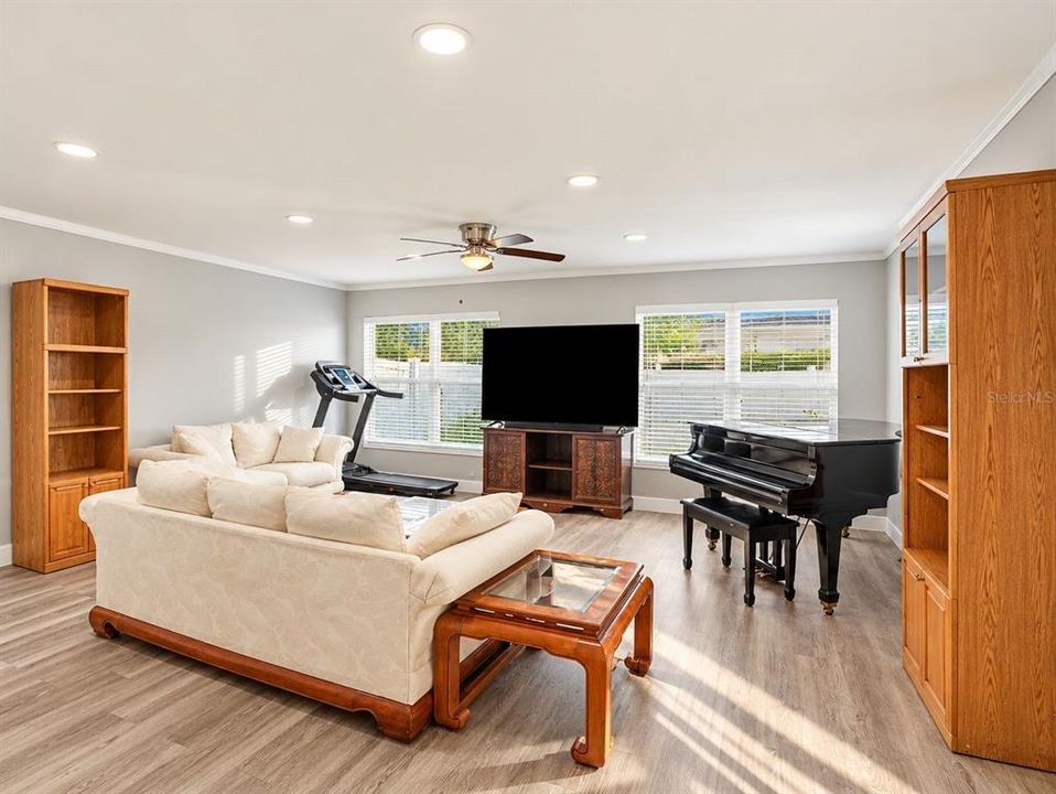 For Sale: $409,000 (4 beds, 2 baths, 1934 Square Feet)