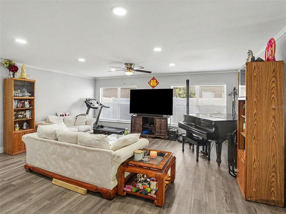 For Sale: $409,000 (4 beds, 2 baths, 1934 Square Feet)