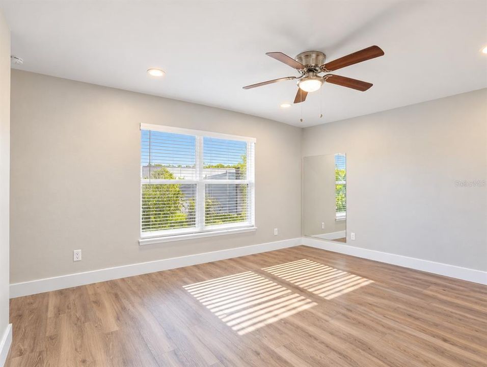 For Sale: $409,000 (4 beds, 2 baths, 1934 Square Feet)
