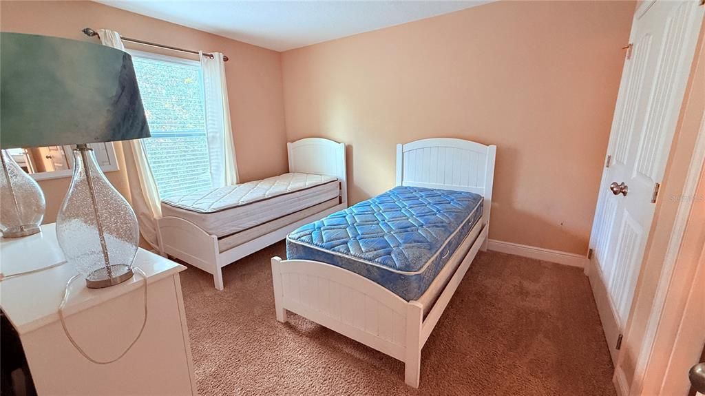 For Sale: $480,000 (6 beds, 4 baths, 2963 Square Feet)