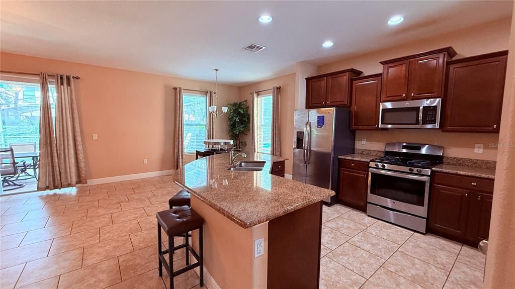 For Sale: $480,000 (6 beds, 4 baths, 2963 Square Feet)