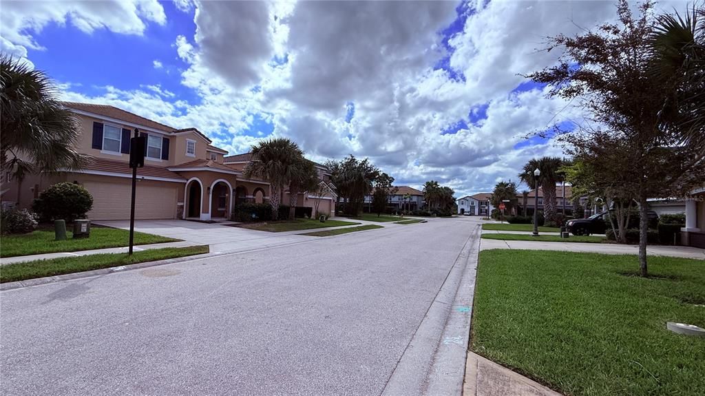 For Sale: $480,000 (6 beds, 4 baths, 2963 Square Feet)