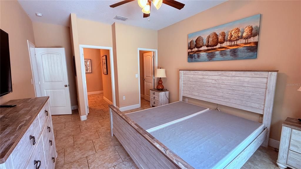 For Sale: $480,000 (6 beds, 4 baths, 2963 Square Feet)