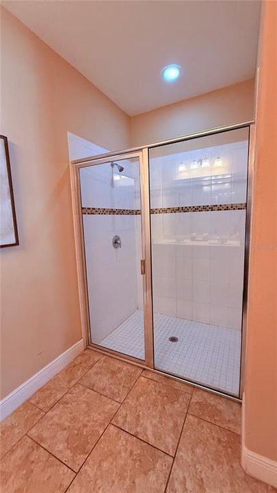 For Sale: $480,000 (6 beds, 4 baths, 2963 Square Feet)