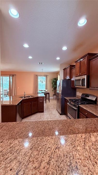 For Sale: $480,000 (6 beds, 4 baths, 2963 Square Feet)