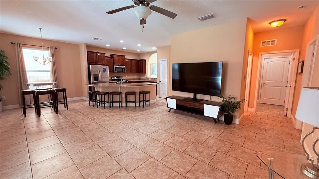 For Sale: $480,000 (6 beds, 4 baths, 2963 Square Feet)