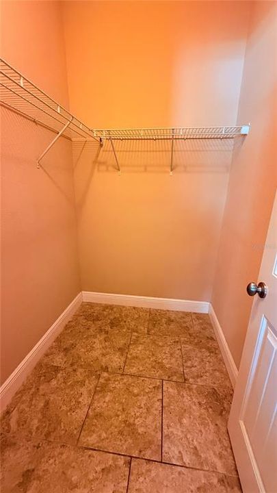 For Sale: $480,000 (6 beds, 4 baths, 2963 Square Feet)